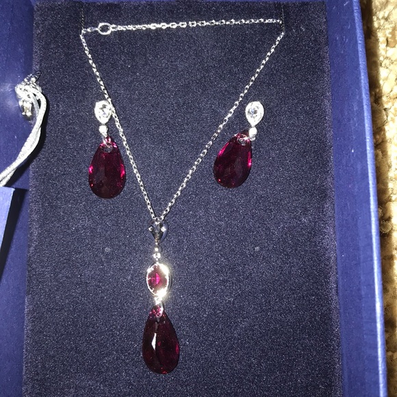 NWT “Spectacular Swarovski ruby set” - Picture 2 of 8